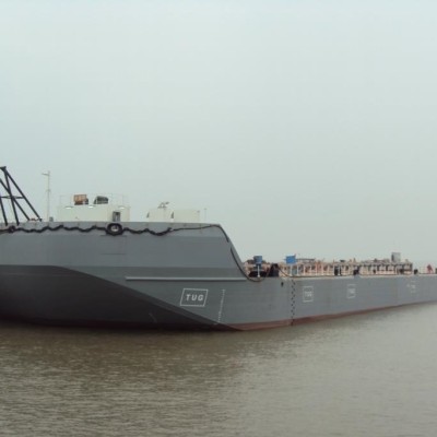 Deck barge 114 x 36,6 x 6,1 mtr