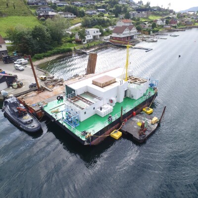 Diving Barge (25m x 15m x 3.5m) w/ moonpool