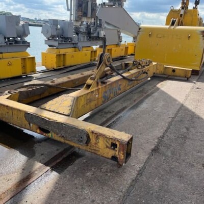 Stinis spreader 1x20Ft and 1x40Ft