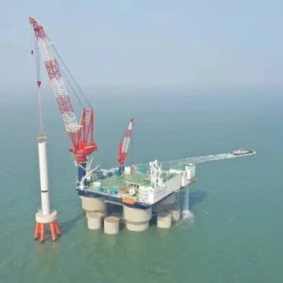 Deep-Submersible Offshore Installation Platform