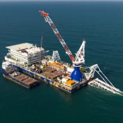 Pipe lay project support personnel