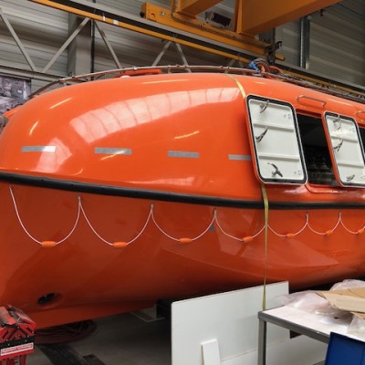 Self Propelled Hyperbaric Lifeboat (SPHL)