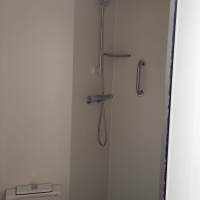 Vessel lavatory and shower cabin