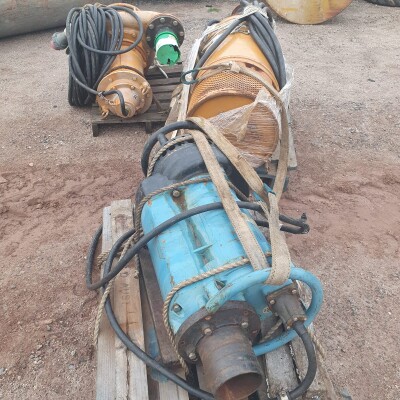 Dredge pumps and jetting pumps